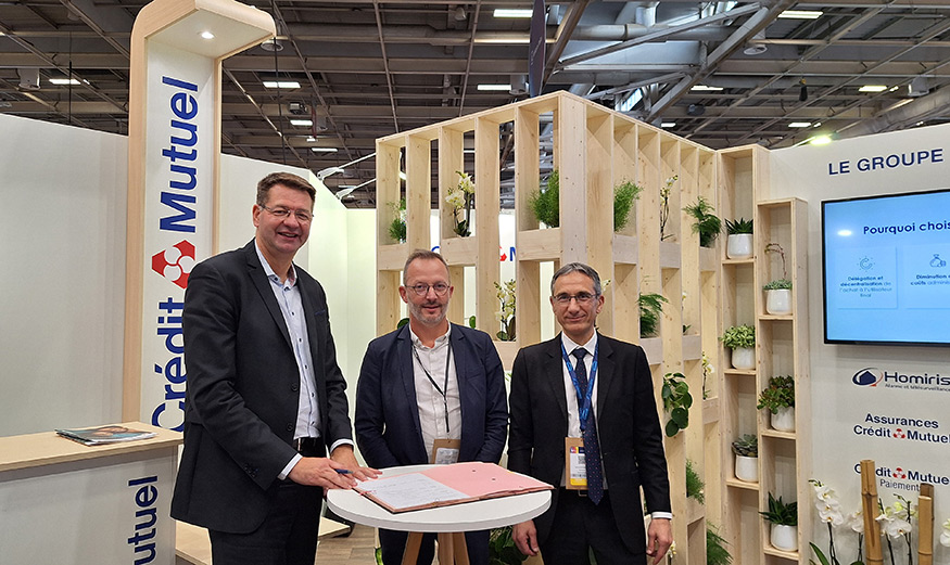 Patrice Vergriete, Président d’Efficacity et Maire de Dunkerque, Hugues Beslin, directeur adjoint Crédit Mutuel Aménagement Foncier, et Michel Salem-Sermanet, Directeur Général Délégué d’Efficacity, lors de la signature.